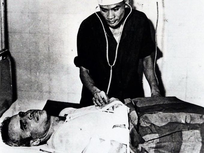 Il senatore Mc Cain, abbattuto, ferito e prigioniero