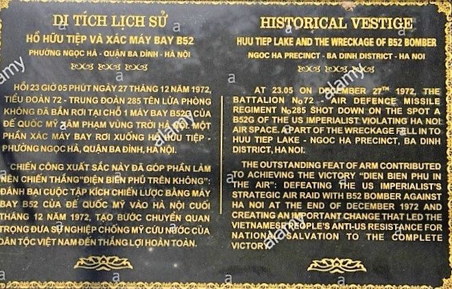 A memoria del passato. Riconciliazione non vuol dire che i Vietnamiti abbiano dimenticato gli orrori della guerra. di questi aerei è disseminata Hanoi
